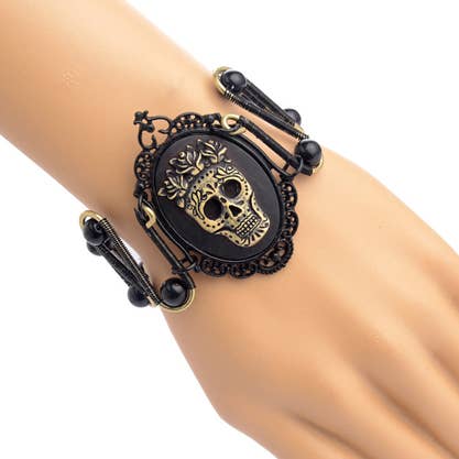 BLACK BRACELET WITH CAMEO